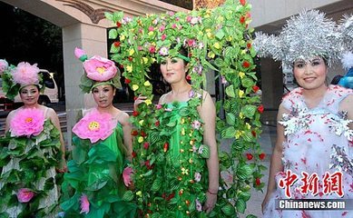 新疆克拉玛依环保时装秀 倡导绿色新风尚，点亮低碳生活